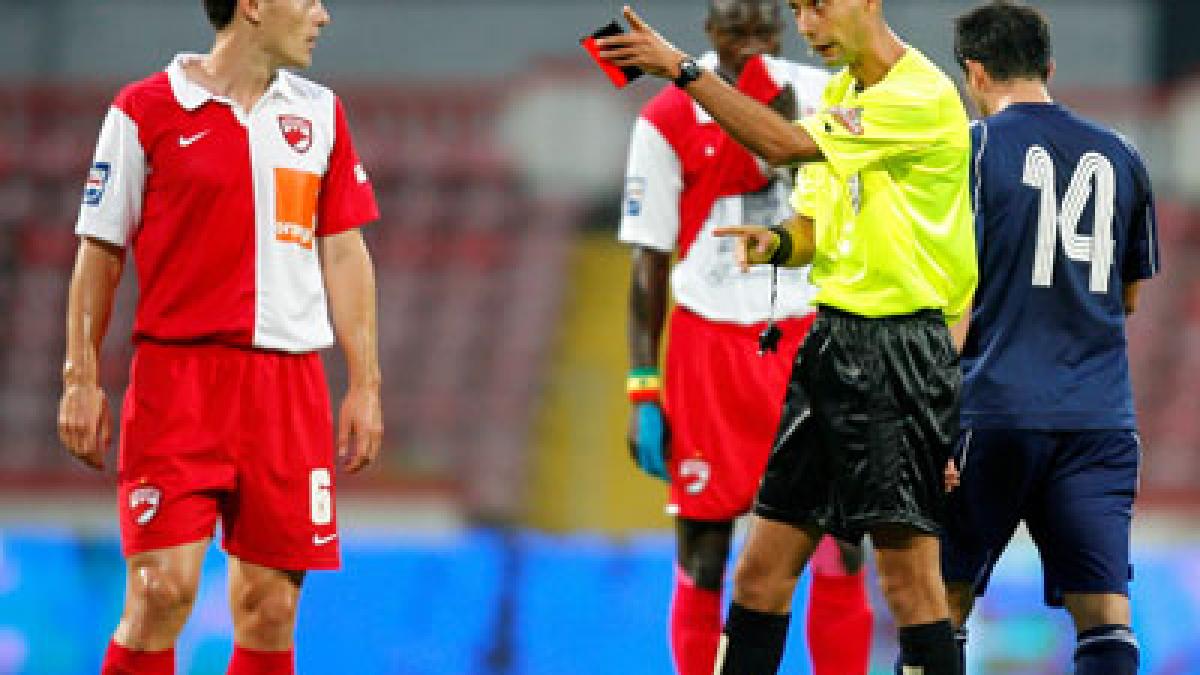 dinamo international curtea de arges 0 1 cainii au jucat o repriza in noua oameni