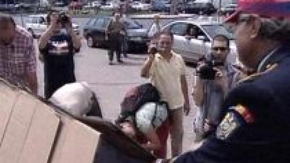 protest inedit politistii au adus o casa de carton in centrul capitalei video
