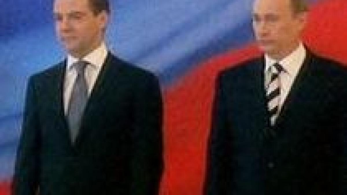 medvedev si putin mai populari ca niciodata