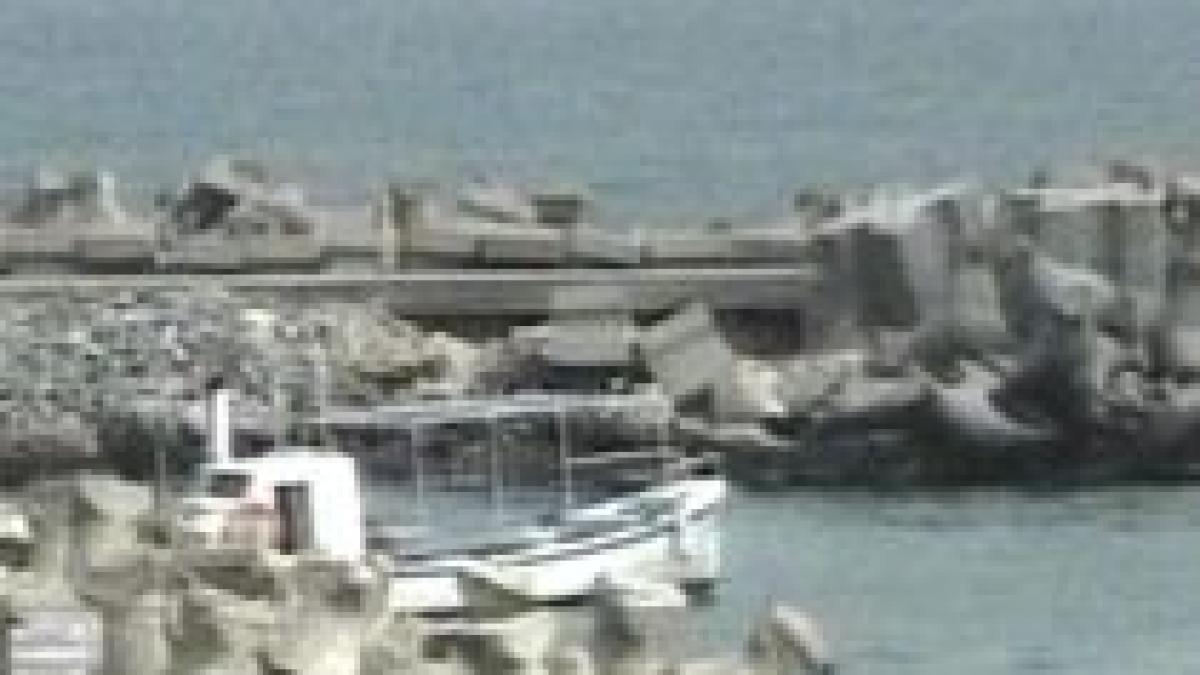 yacht cu sase tineri la bord in deriva la mamaia