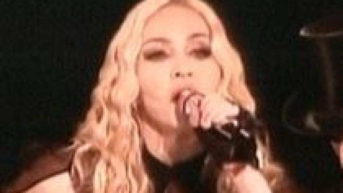 madonna vine la bucuresti cu antrenorul personal si trei bucatari video