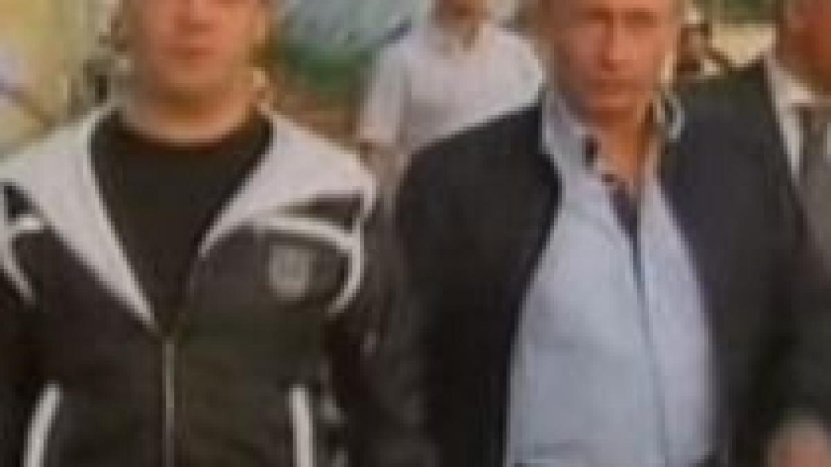 exercitiu de imagine putin si medvedev au urmarit un meci de fotbal intr o cafenea din soci