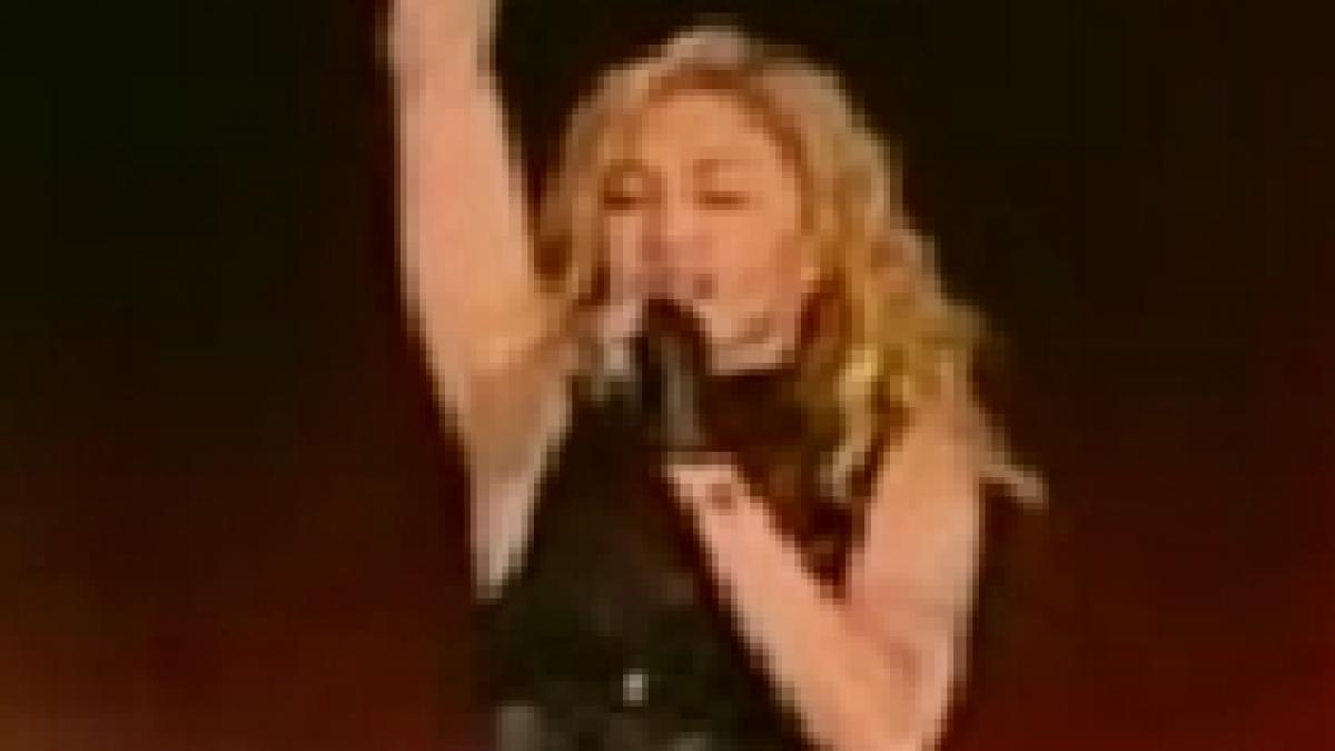 fanii polonezi au cantat la multi ani pentru madonna in ajunul zilei sale de nastere video