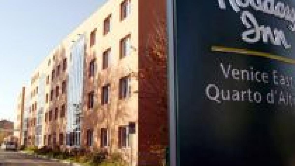 sejur romantic cu numai un cent la un hotel de patru stele din venetia