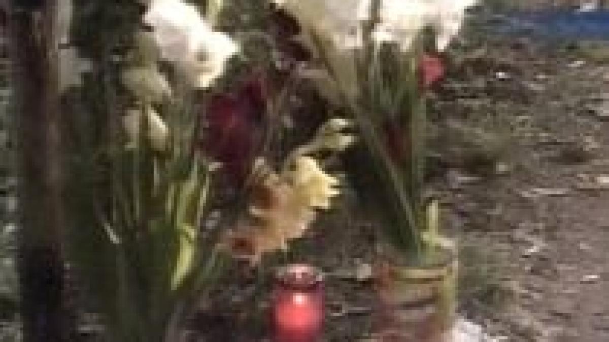 bacau o tanara a fost injunghiata in plina strada de iubitul ei video