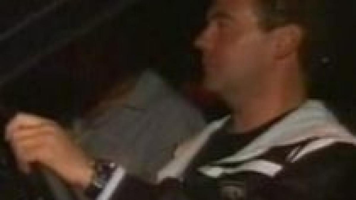 doi rusi au depus plangere impotriva lui medvedev pentru ca a condus fara centura