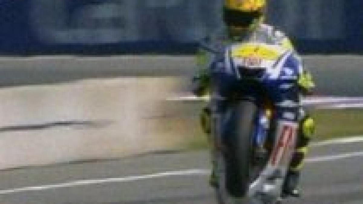 valentino rossi s a impus in cehia dupa ce lorenzo a iesit in decor video