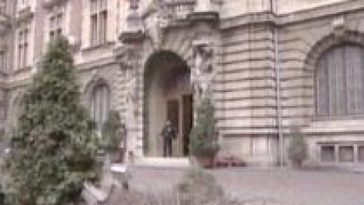 agentii ciudate platite din bani publici