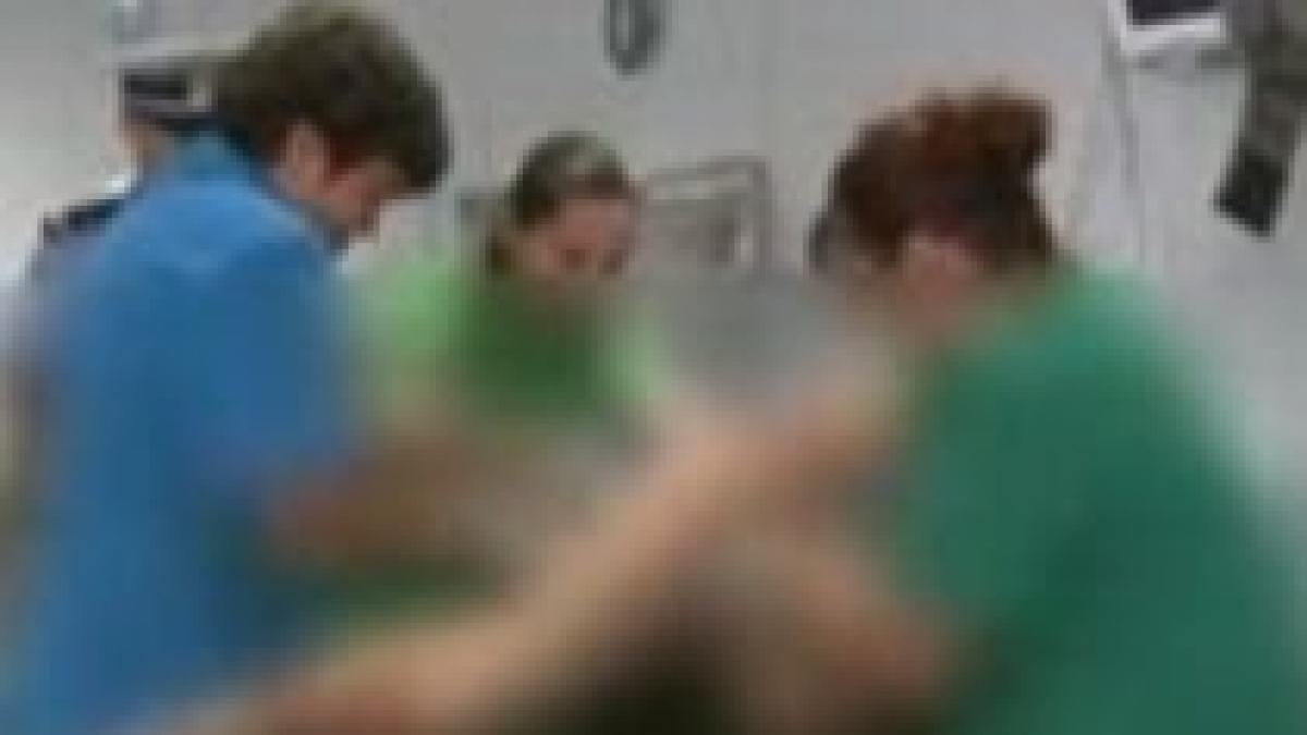 bacauanul care si a injunghiat mortal iubita in plina strada a murit