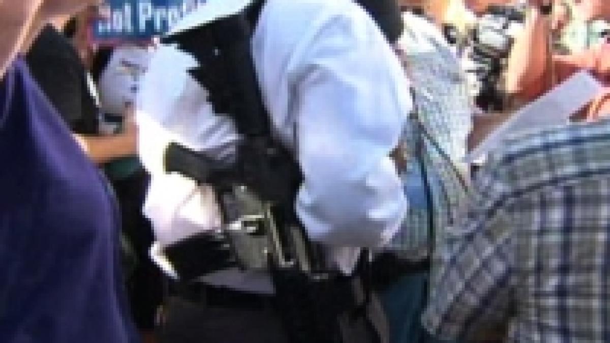 cu pusca pe umar in apropierea lui barack obama video