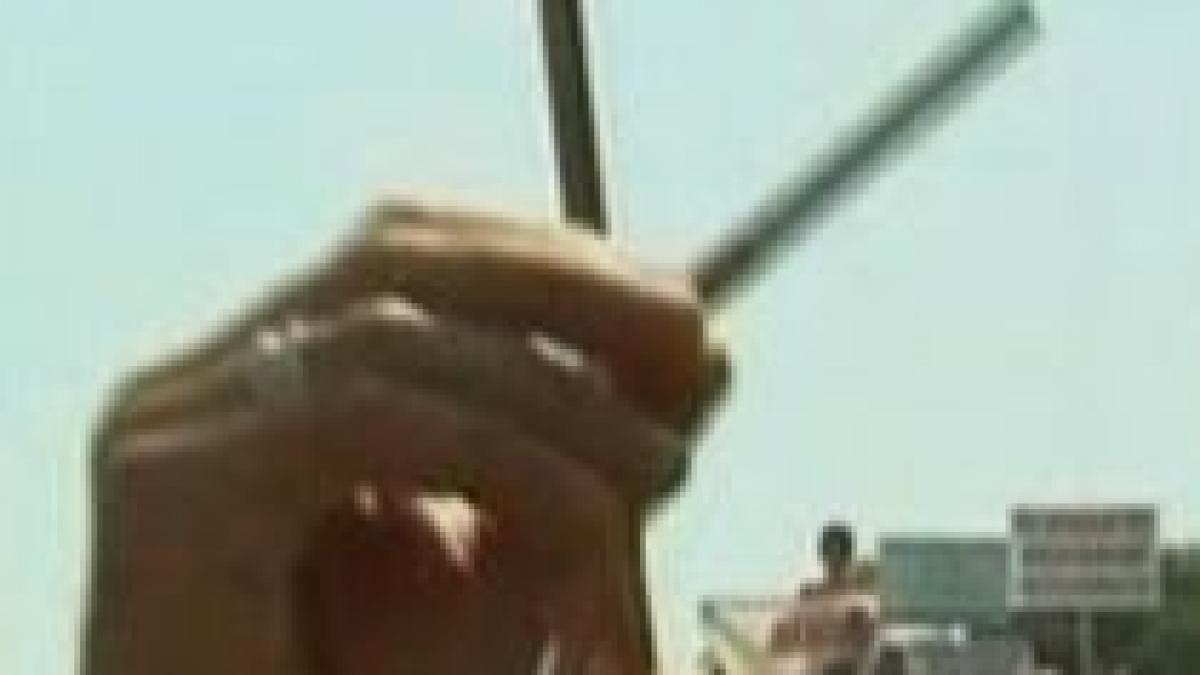 interzicerea fumatului in localuri i a scos pe turci in strada video