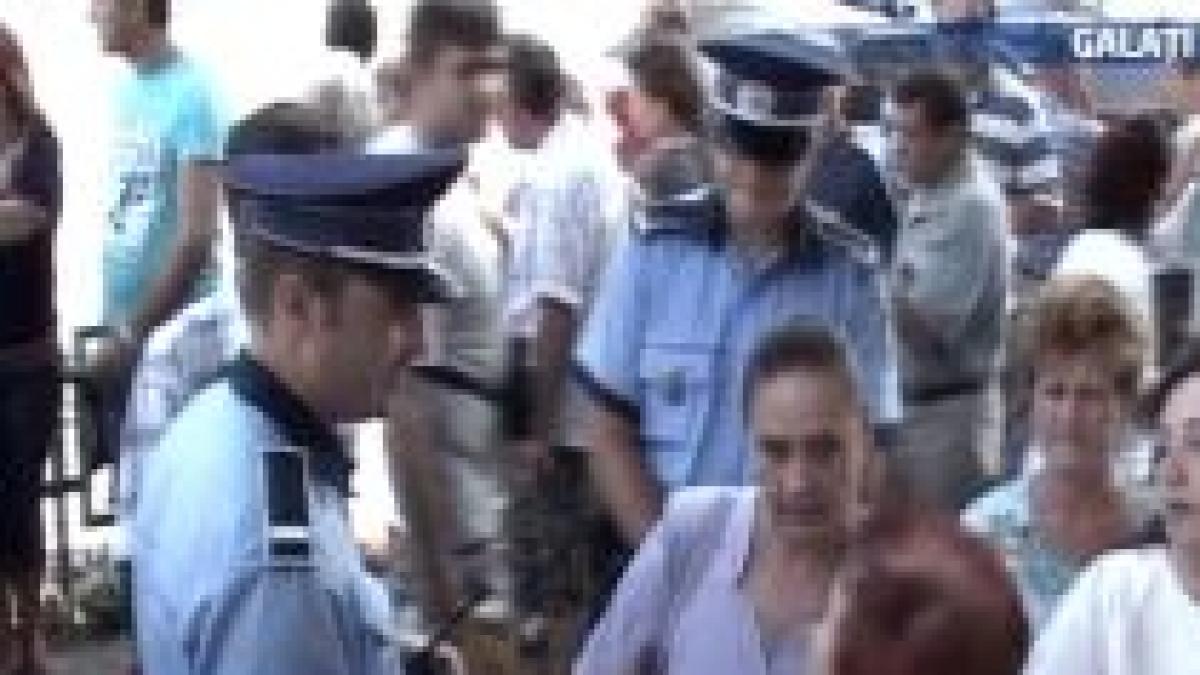 casiera unei case de schimb la un pas de a fi linsata de clientii pagubiti video