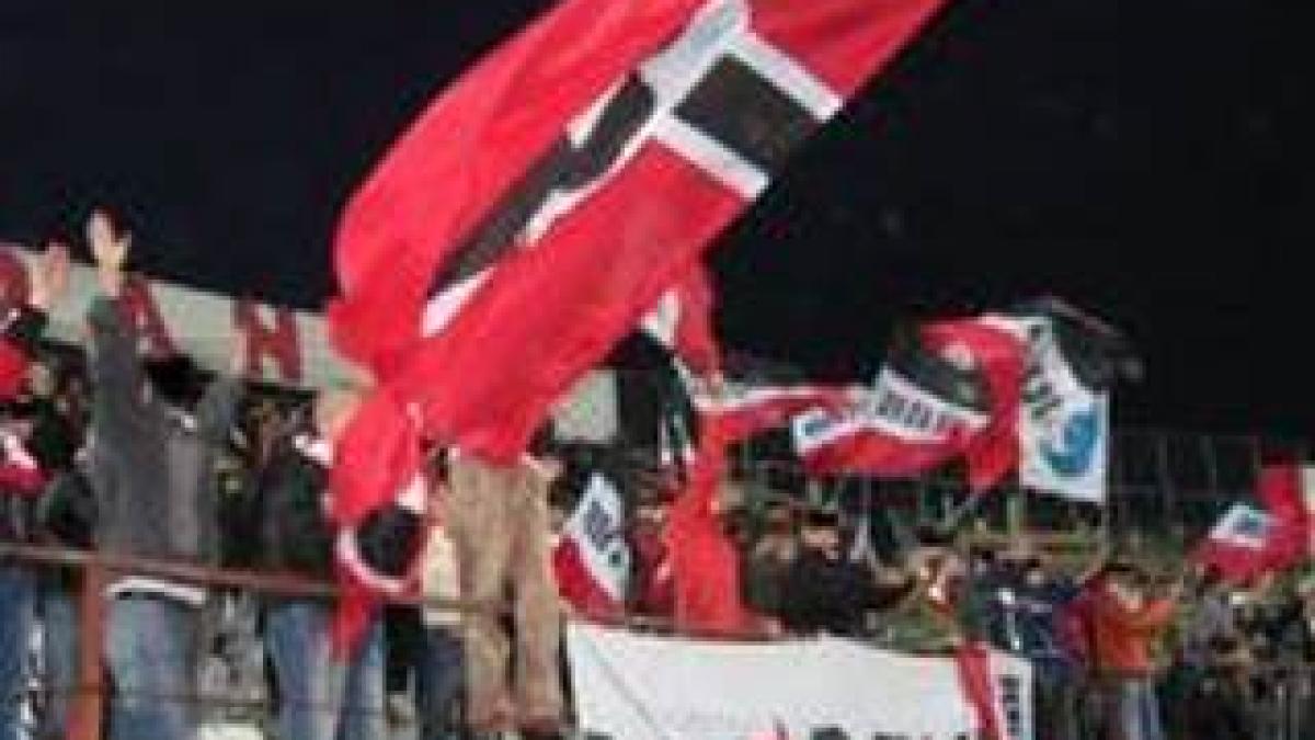 afla ce sanctiuni risca dinamo dupa ce fanii au intrat pe teren la meciul cu slovan liberec