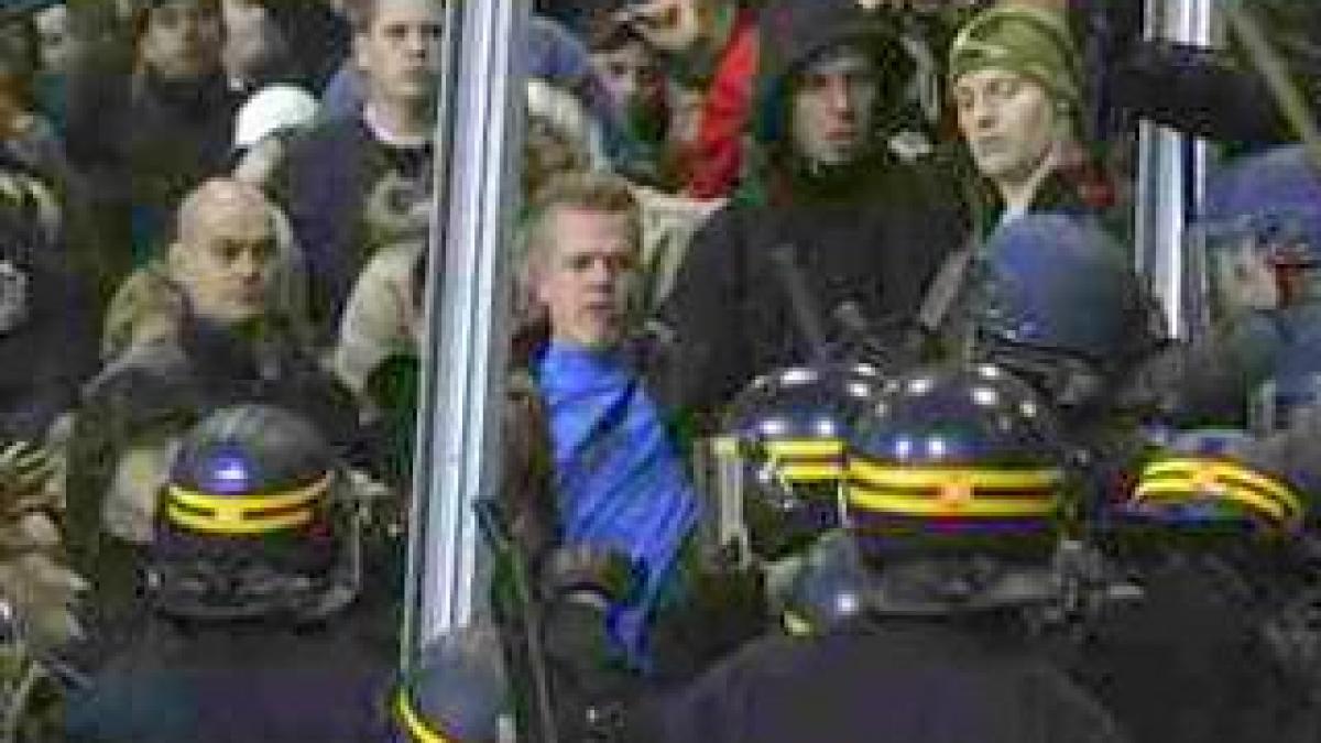 remember feyenoord exclusa din europa din cauza unor huligani cu deviza pana la moarte video