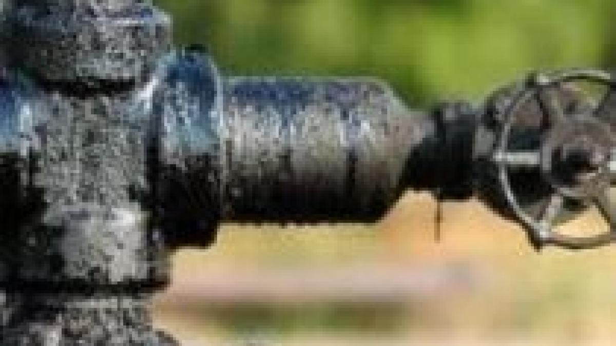 pericol de explozie in dambovita dupa ce o conducta de gazolina s a fisurat video