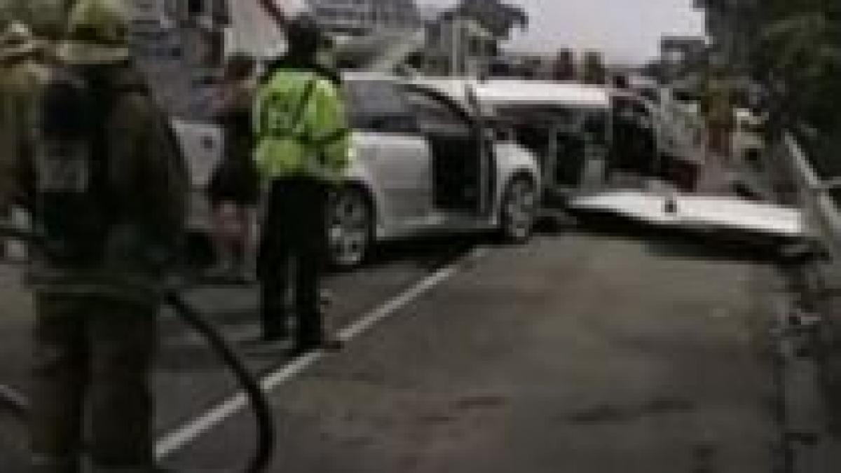 aterizare de urgenta pe o autostrada din california video