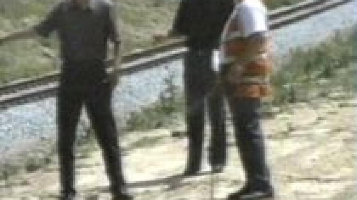 o furtuna puternica a distrus mai multe case in hunedoara circulatia feroviara afectata video