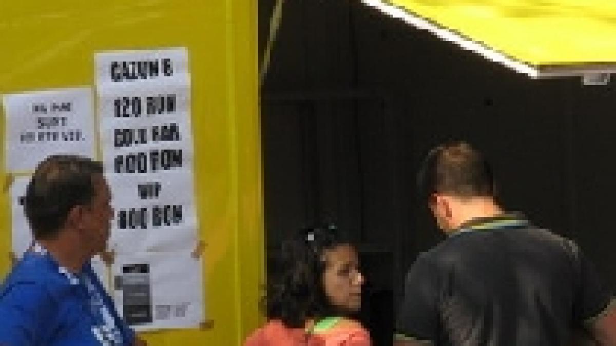 bisnitarii vand bilete la madonna cu 250 lei desi mai sunt tichete nevandute la 120 lei foto