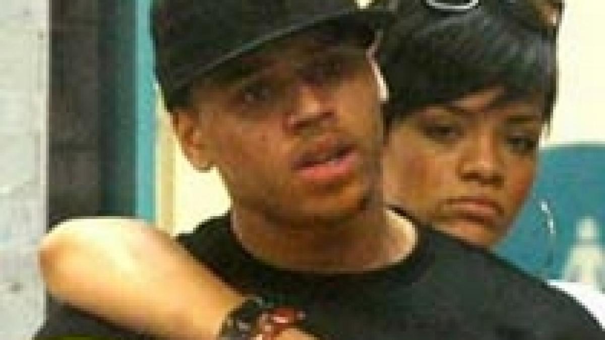 chris brown condamnat la 6 luni de munca in folosul comunitatii pentru ca a agresat o pe rihanna