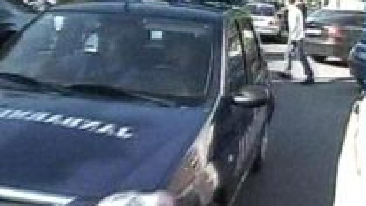 descinderi la 19 locuinte din ilfov politistii au saltat 9 membri ai unei grupari care fura masini