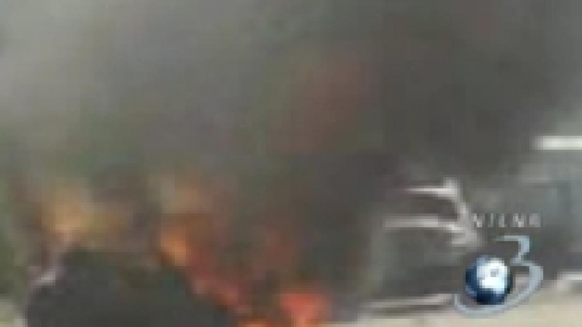 dn1 trei oameni carbonizati dupa ce un autoturism dacia a explodat la otopeni video