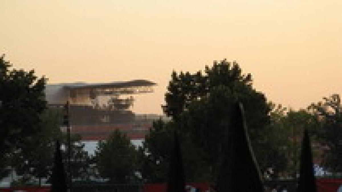 madonna in tara manelelor gunoaie bisnitari si vanzatori de seminte deveniti fani foto