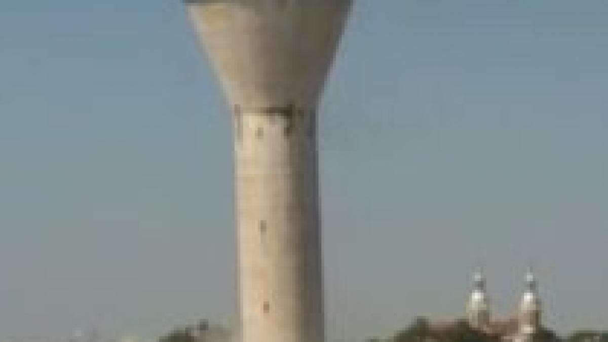 turn de apa inalt de peste 40 metri demolat la arad video