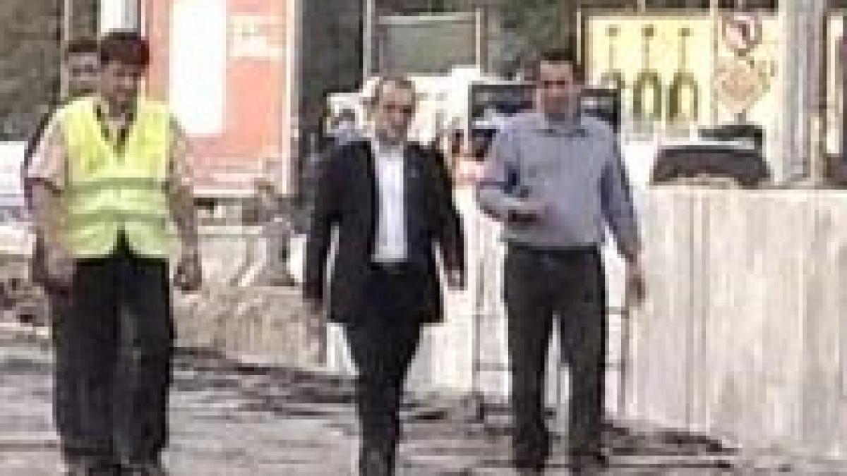 emil boc a efectuat o noua vizita fulger la pasajul baneasa video