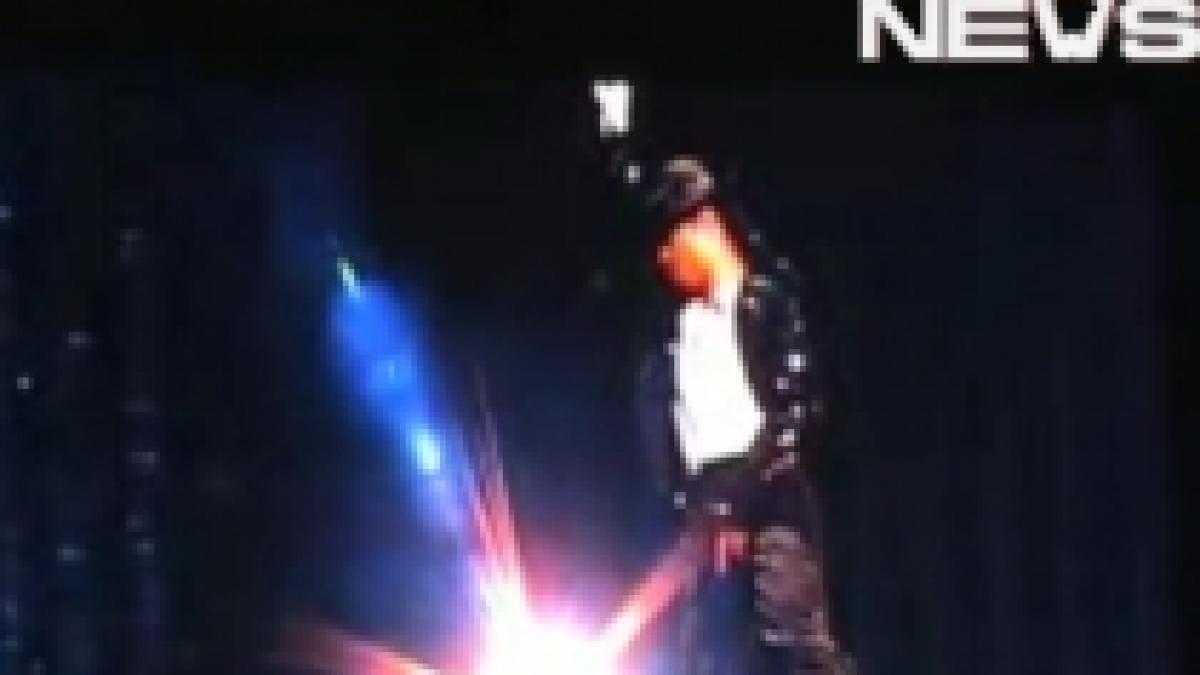 regele muzicii pop michael jackson omagiat in spectacolul madonnei din bucuresti video