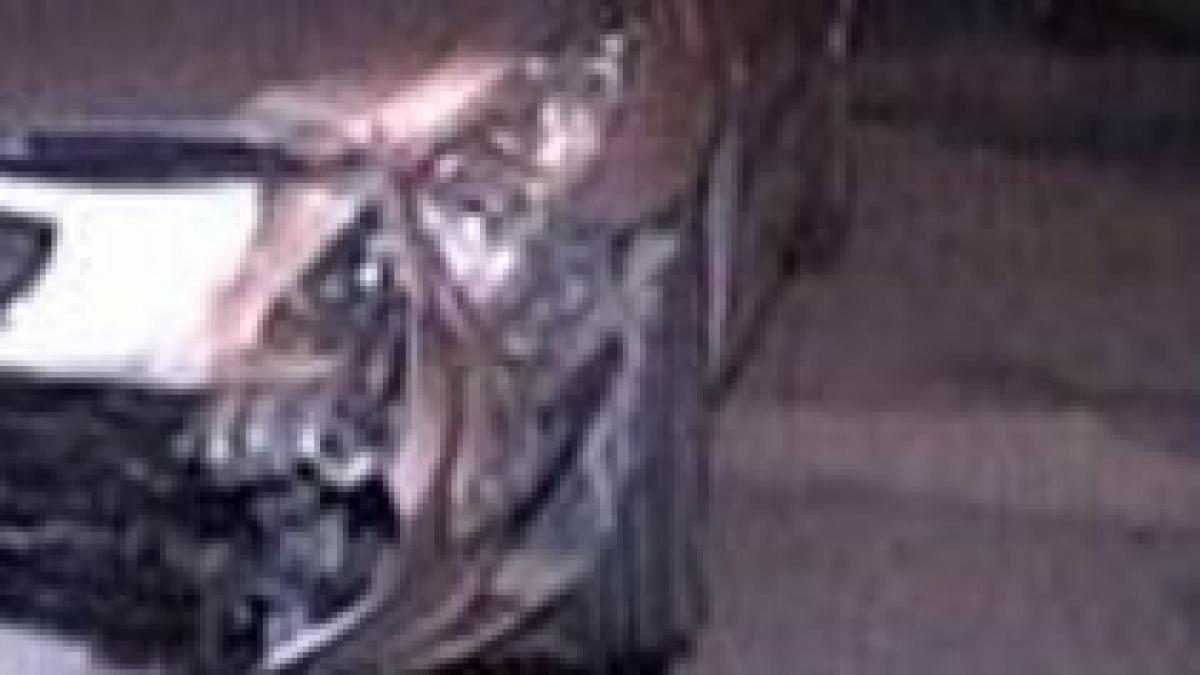 infotrafic masina care circula regulamentar aruncata pe trotuar de un sofer grabit