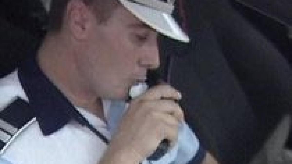 razie pe autostrada soarelui un portughez si a pierdut carnetul pentru ca rula cu 212 km ora video