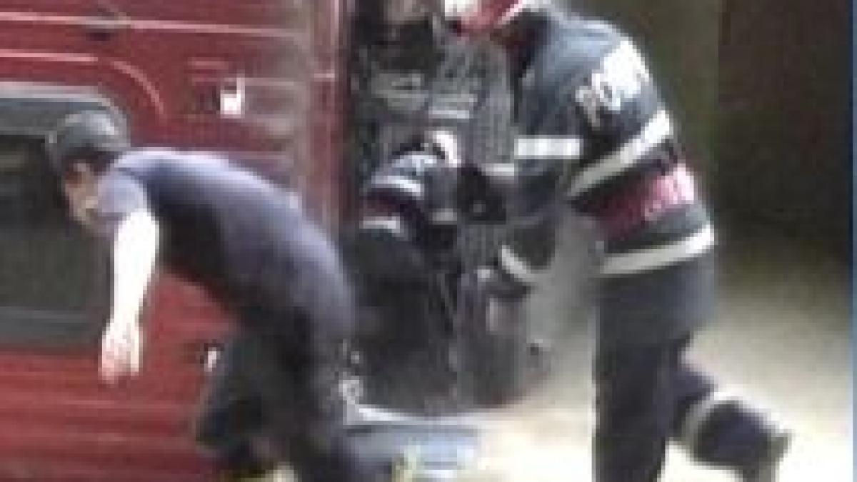 salaj 25 de tone de grau s au imprastiat pe sosea dupa ce un camion s a rasturnat