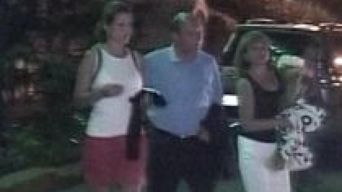 traian basescu s a intalnit cu elena udrea intr un restaurant din neptun video