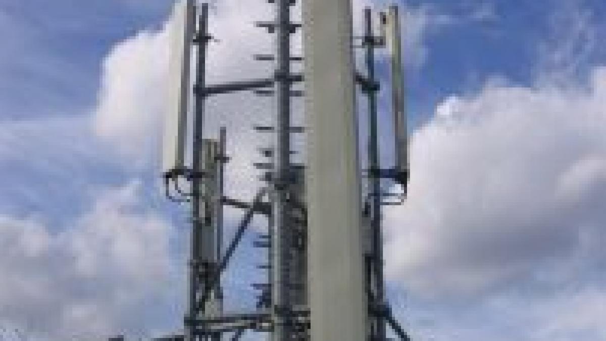 autoritatile franceze au interzis instalarea antenelor gsm pe un bloc din paris