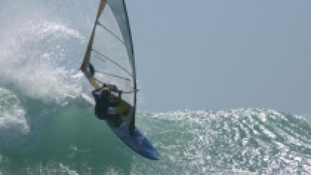 un roman care practica windsurfing dat disparut in croatia