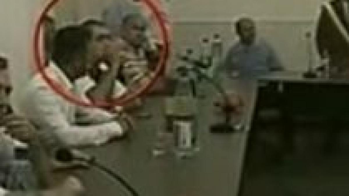 basescu la masa cu interlopii seful statului filmat in compania unor persoane controversate video