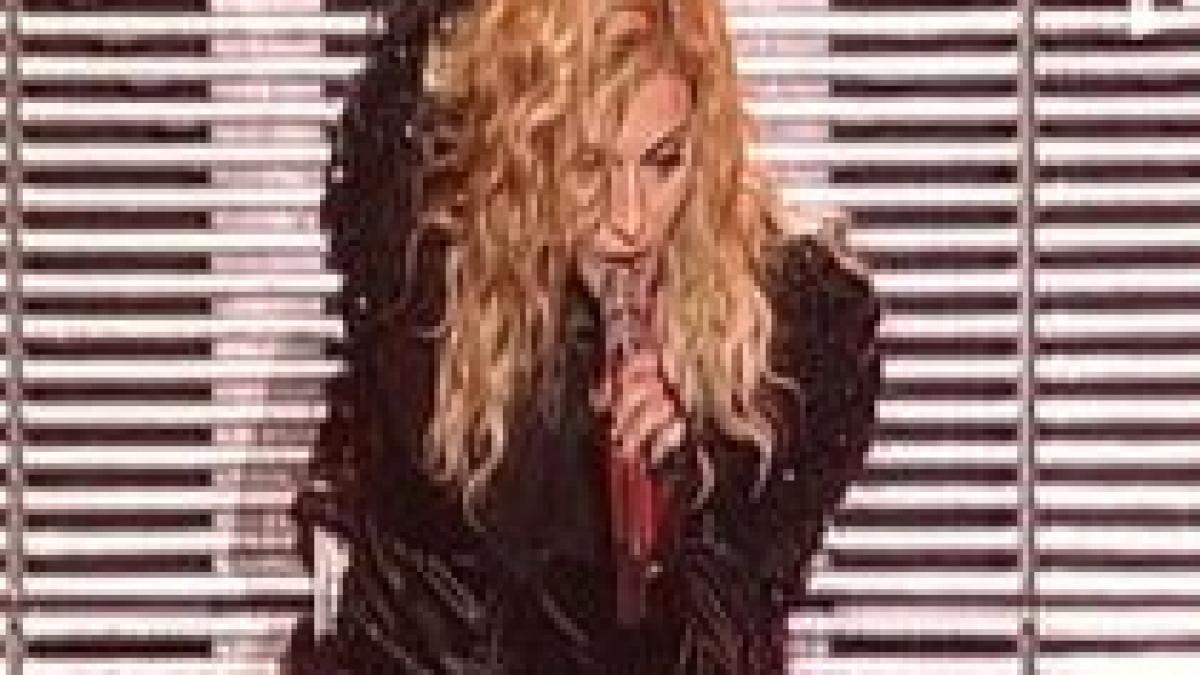 madonna a lansat un nou vidoclip in care joaca alaturi de iubitul si de fiica ei video