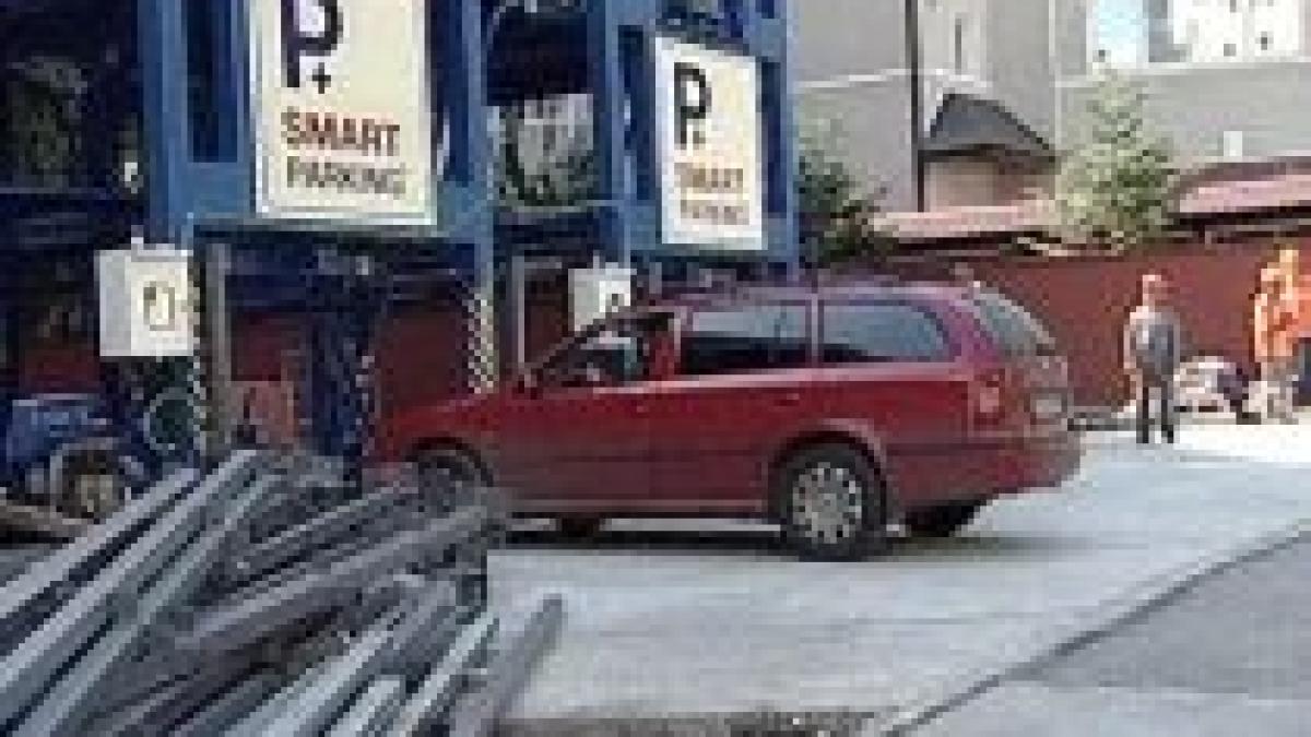 cea mai moderna parcare din bucuresi in sectorul 6 masinile stau ca intr un carusel video