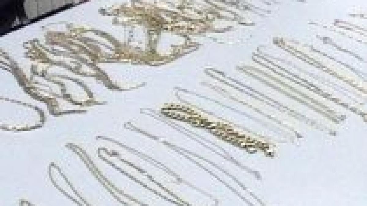 captura record la vama giurgiu o femeie vroia sa iasa din tara cu sase kilograme de aur