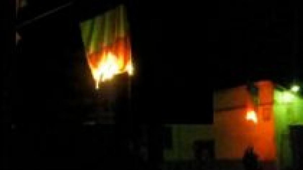 drapel romanesc incendiat la chisinau imaginile au aparut pe internet video