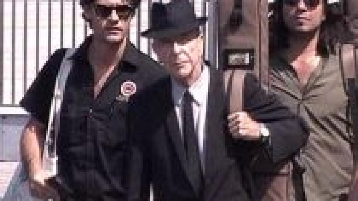 leonard cohen a ajuns in capitala vineri va concerta pe stadionul tineretului video