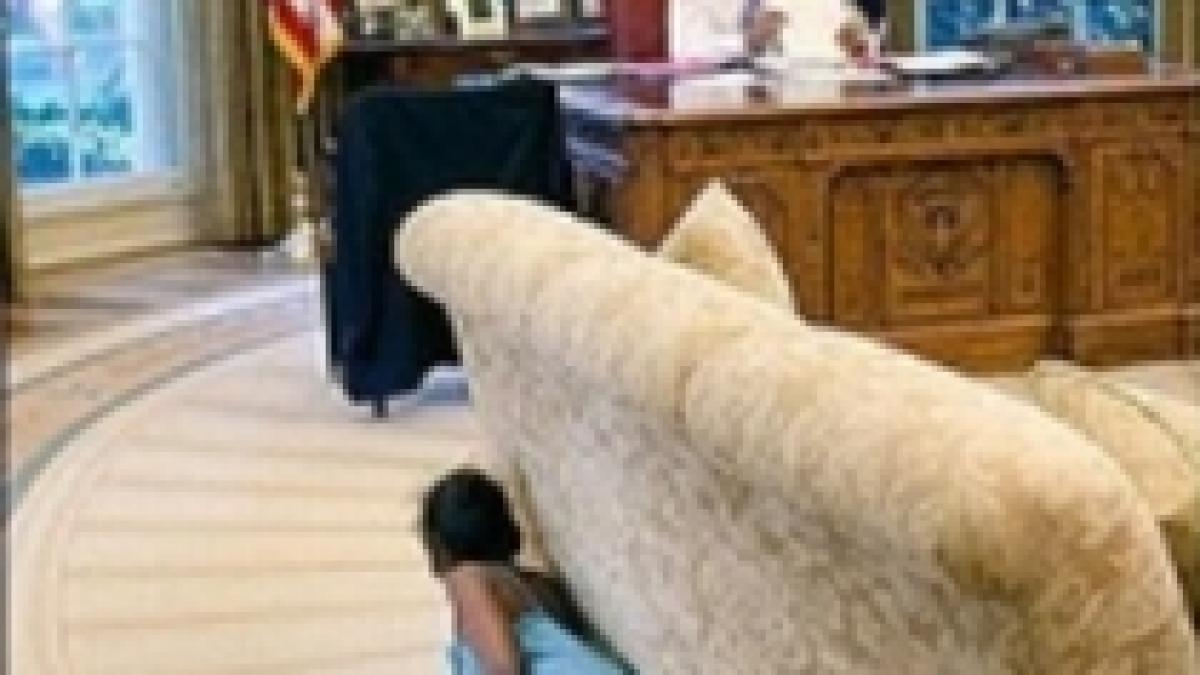 barack obama spionat de propria fiica fotografie inedita din casa alba foto