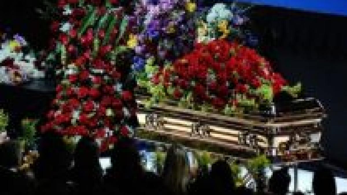 michael jackson a fost inmormantat la cimitirul forest lawn video