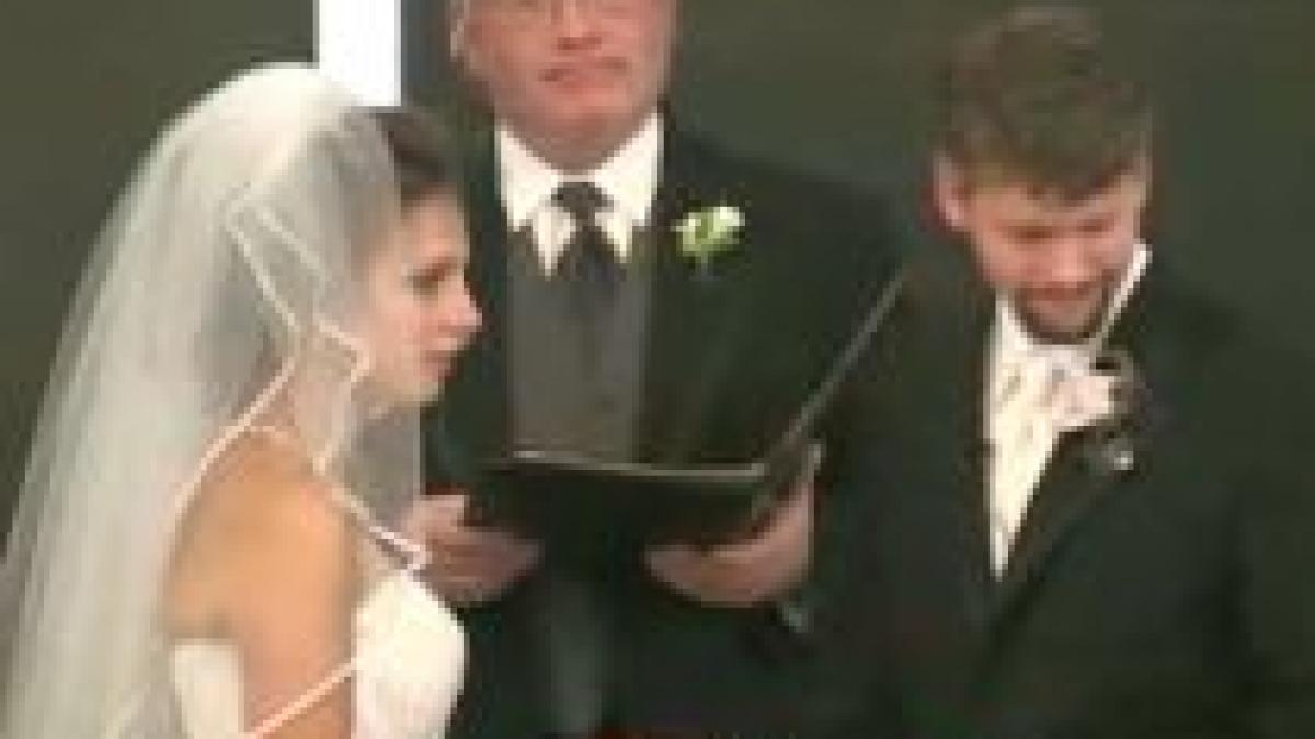 cum sa iti incepi casnicia in hohote de ras momente amuzante de la nunti video