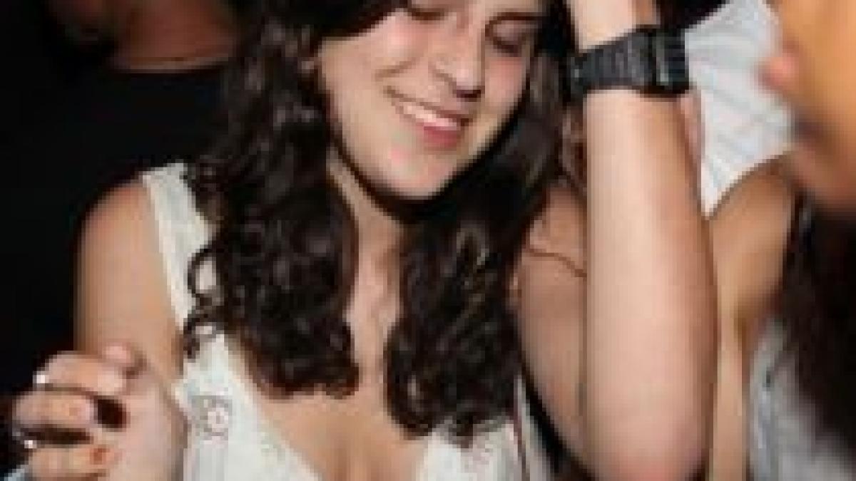 demi moore vrea sa dea in judecata un blogger care a spus despre fiica sa de 15 ani ca se imbraca