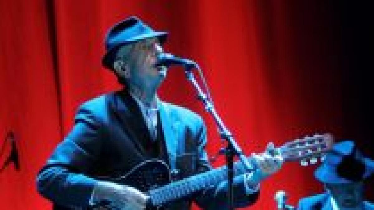 leonard cohen din nou la bucuresti artistul a fost aplaudat indelung de public video