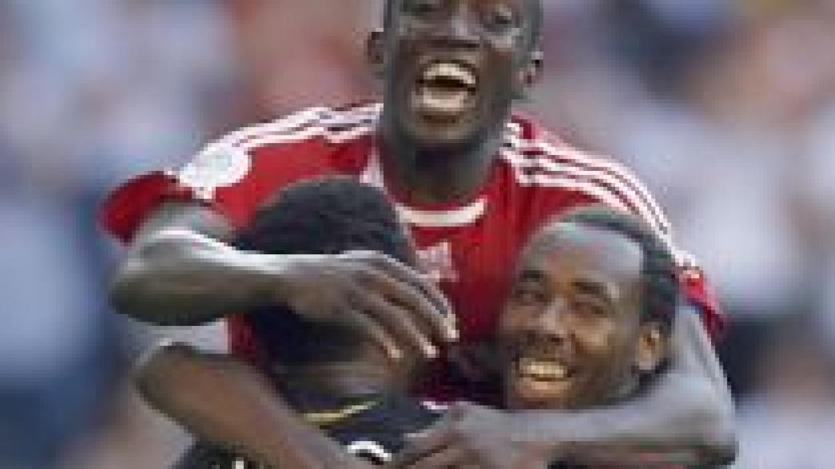 veteranul dwight yorke va agata ghetele in cui la 37 de ani