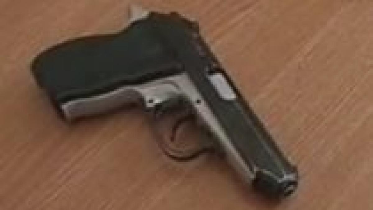 doi politisti raniti dupa ce o arma s a descarcat accidental in sediul politiei arad