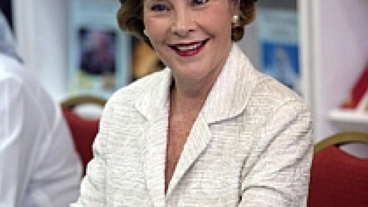 laura bush obama face o treaba excelenta in circumstante dificile