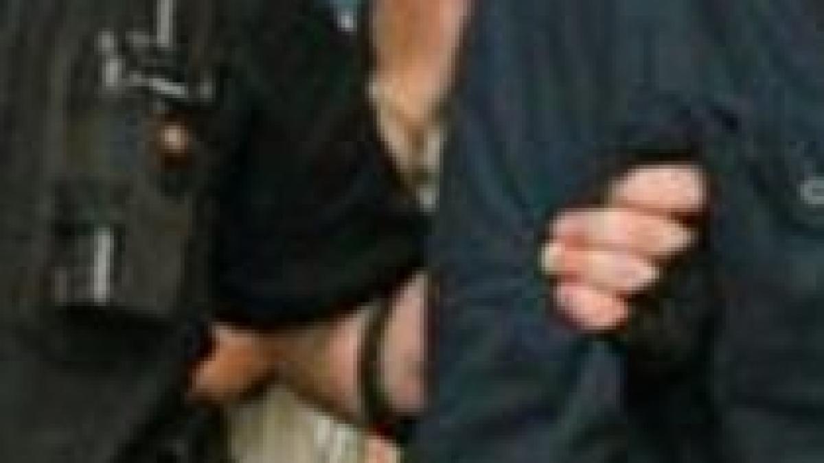 angajator roman arestat dupa ce a sechestrat 20 de compatrioti plecati la munca in italia